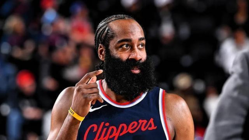 C7-哈登官方宣布比赛局势复杂新规，公牛引发争议！热度持续攀升(哈登缺阵76人大胜公牛)