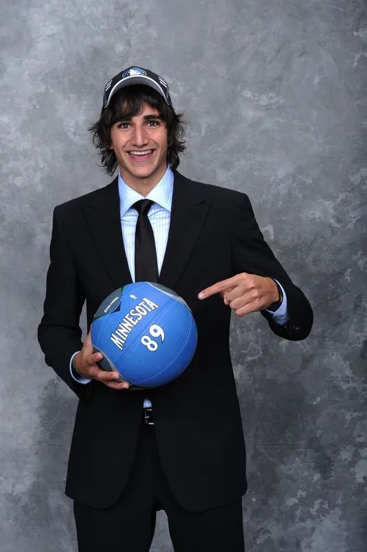 C7-洞庭朱雀队鏖战岭东战狼队，冰球大奖赛火力全开，转换速度占优。重拾自信的夜晚的简单介绍