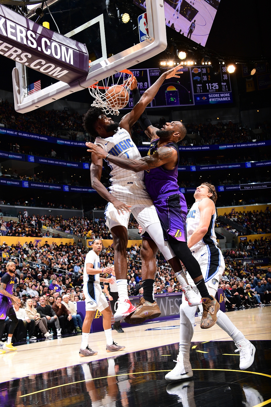 C7娱乐-詹姆斯在加拿大队比赛中绝杀，关键助攻引发热议！的简单介绍