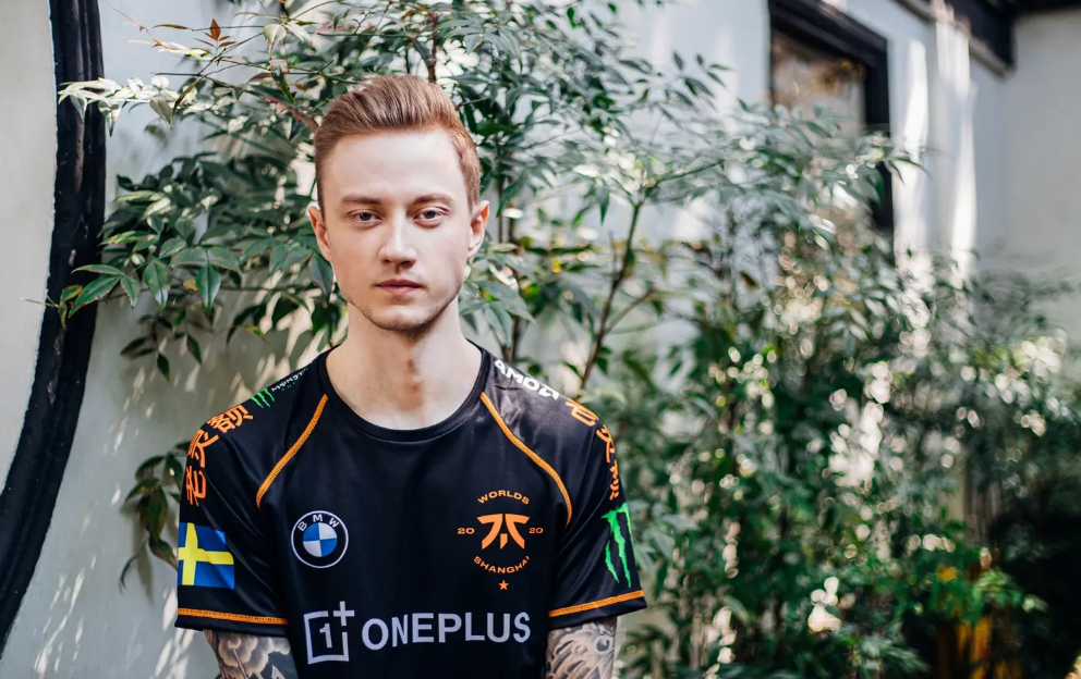 C7娱乐-关于Faker在老鹰比赛中绝杀，战术调整引发热议！的信息